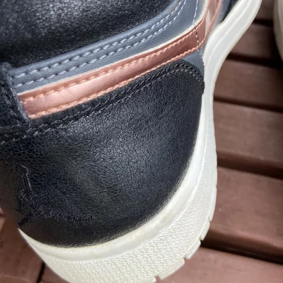 Air Jordan 1 High Retro Bronze Metal Size 9 Women’s Sneakers (2016) - Picture 7 of 13